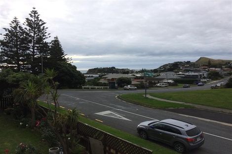 Photo of property in 2 Te Pene Avenue, Titahi Bay, Porirua, 5022