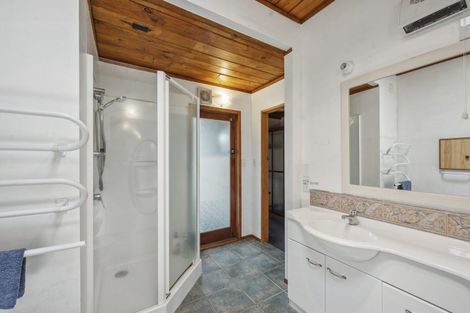 Photo of property in 11 Aquarius Drive, Kawaha Point, Rotorua, 3010