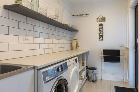 Photo of property in 20 Pukenamu Road, Rainbow Point, Taupo, 3330