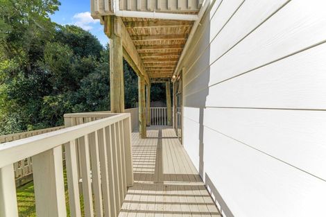 Photo of property in 2/95 Fairclough Road, Beach Haven, Auckland, 0626