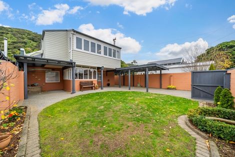 Photo of property in 57 Oroua Street, Eastbourne, Lower Hutt, 5013