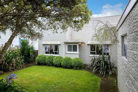 Photo of property in 28 Bulteel Street, New Plymouth, 4310