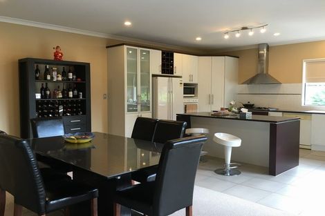 Photo of property in 6 Parkvale Grove, Te Atatu Peninsula, Auckland, 0610