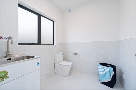 Photo of property in 23a West Harbour Drive, West Harbour, Auckland, 0618