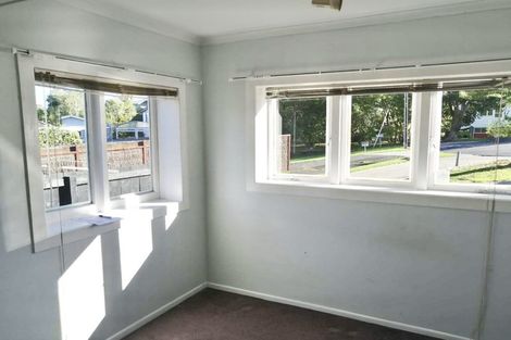 Photo of property in 10 Fowey Avenue, Te Atatu South, Auckland, 0610