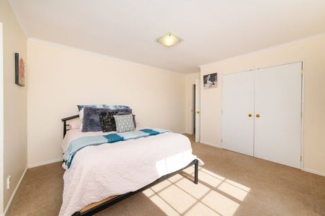 Photo of property in 2 Rosebank Avenue, Kelvin Grove, Palmerston North, 4414