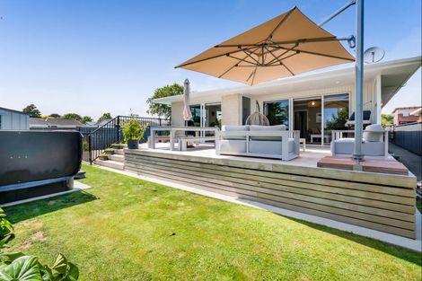 Photo of property in 64 Nevada Drive, Merrilands, New Plymouth, 4312