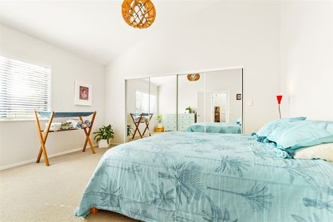 Photo of property in 48 Renata Crescent, Te Atatu Peninsula, Auckland, 0610