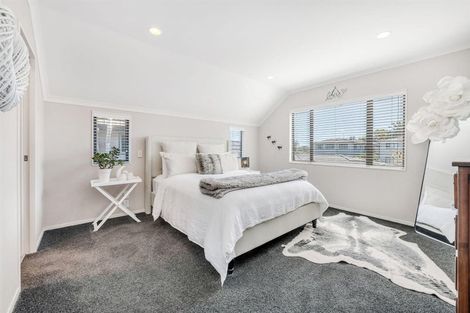 Photo of property in 14 Heidi Crescent, Flat Bush, Auckland, 2016