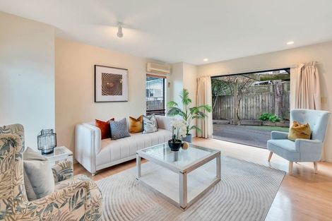 Photo of property in 2/12 Philip Place, Hillcrest, Auckland, 0627