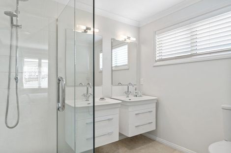 Photo of property in 2 Glen Bridge Lane, Harewood, Christchurch, 8051