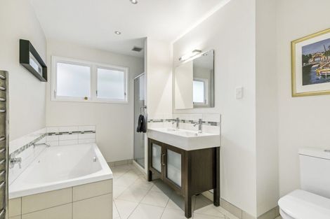 Photo of property in 22 Lucknow Terrace, Khandallah, Wellington, 6035