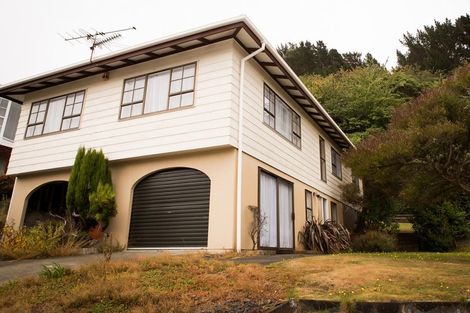 Photo of property in 32 Fyvie Avenue, Tawa, Wellington, 5028
