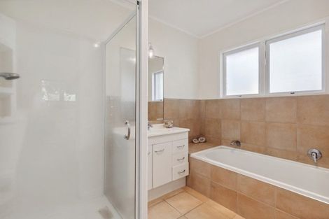 Photo of property in 767 East Coast Road, Northcross, Auckland, 0630