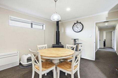 Photo of property in 10 Netley Place, Aranui, Christchurch, 8061