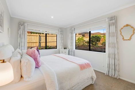 Photo of property in 14 Seamount Drive, Red Beach, 0932