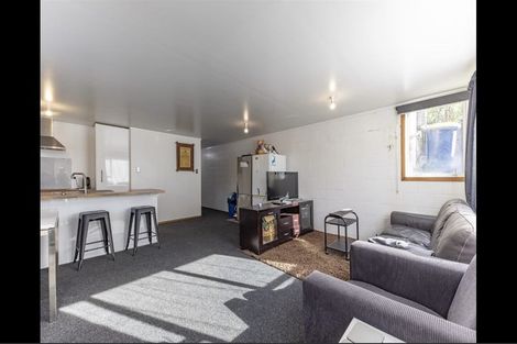 Photo of property in 323 Glenfield Road, Glenfield, Auckland, 0629