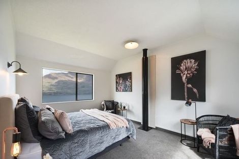 Photo of property in 67 Wynyard Crescent, Fernhill, Queenstown, 9300