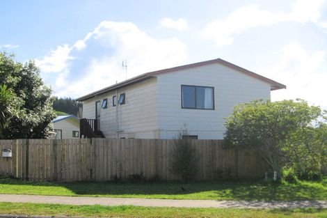 Photo of property in 102 Durrant Drive, Whangamata, 3620