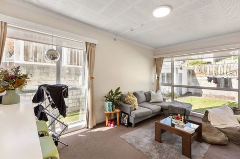 Photo of property in Victoria Court, 4/4 Queen Street, Mount Victoria, Wellington, 6011