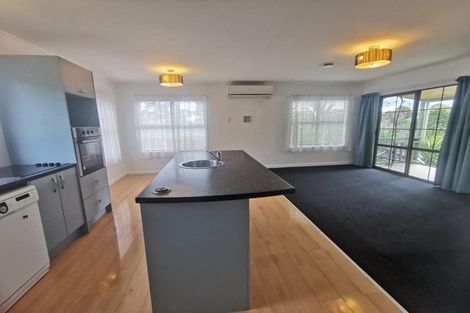 Photo of property in 17 Palmetto Place, Goodwood Heights, Auckland, 2105