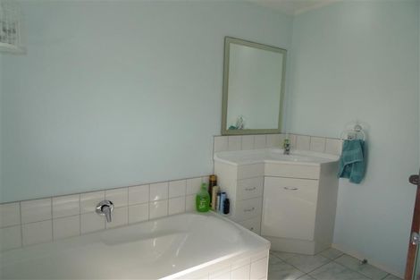 Photo of property in 1/28 Oaktree Avenue, Browns Bay, Auckland, 0630