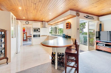 Photo of property in 1/8 Sunset Road, Unsworth Heights, Auckland, 0632