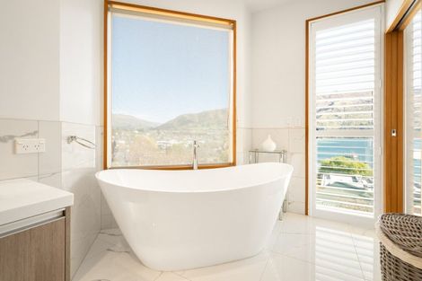 Photo of property in 32 Lismore Street, Wanaka, 9305