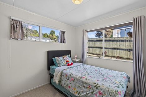 Photo of property in 35 Riversdale Drive, Merrilands, New Plymouth, 4312