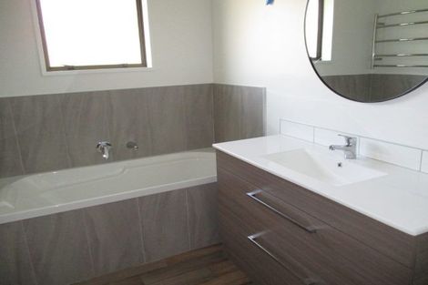 Photo of property in 173 Withells Road, Avonhead, Christchurch, 8042