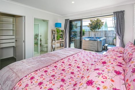 Photo of property in 136 Golden Shore Place, Coromandel, 3506