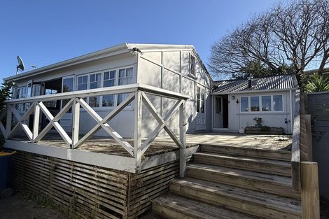 Photo of property in 2/523 Beach Road, Murrays Bay, Auckland, 0630