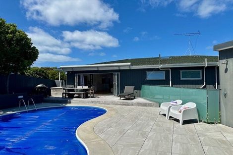 Photo of property in 1 Manaia Place, Mairangi Bay, Auckland, 0630