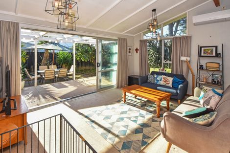 Photo of property in 1/27 Reelick Avenue, Pakuranga Heights, Auckland, 2010