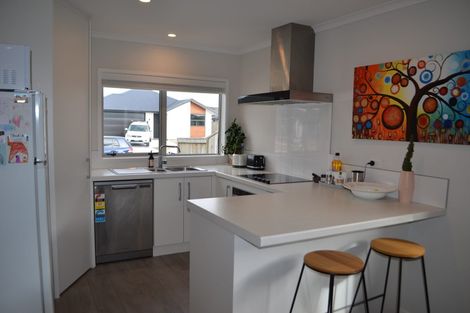 Photo of property in 16 Naeo Close, Papamoa Beach, Papamoa, 3118