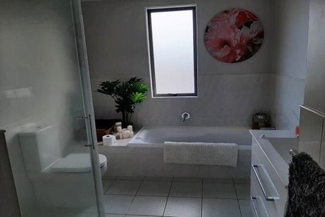 Photo of property in 1/3 Hulme Place, Henderson, Auckland, 0612