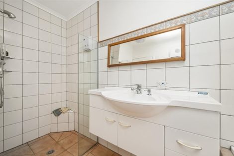 Photo of property in 40 Bear Street, Waverley, 4510