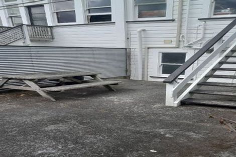 Photo of property in 50 Porritt Avenue, Mount Victoria, Wellington, 6011