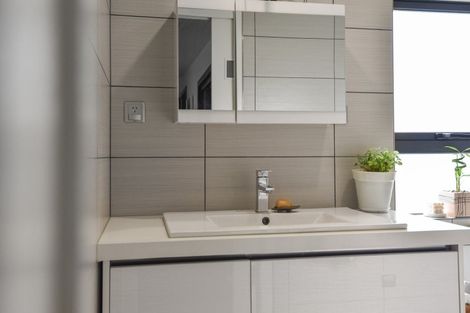 Photo of property in 2b Pah Road, Kawaha Point, Rotorua, 3010