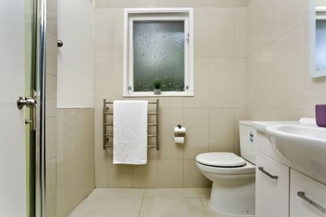 Photo of property in 12 Tawavale Crescent, Totara Vale, Auckland, 0629