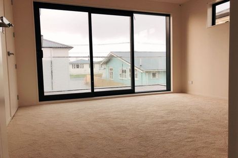 Photo of property in 33a Roberts Avenue, Bayswater, Auckland, 0622