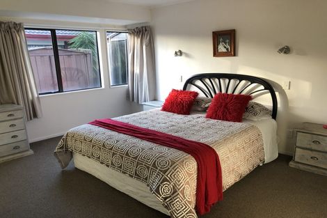 Photo of property in 52 Sunrise Avenue, Mount Maunganui, 3116