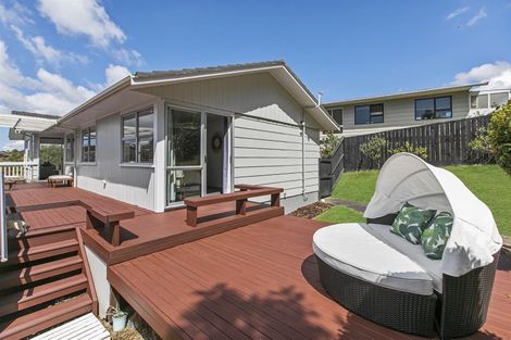 Photo of property in 52 Ravenwood Drive, Forrest Hill, Auckland, 0620