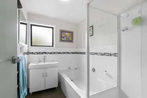 Photo of property in 211 Miromiro Road, Normandale, Lower Hutt, 5010