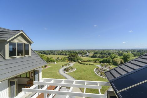 Photo of property in 27 The Strand, Fitzherbert, Palmerston North, 4410