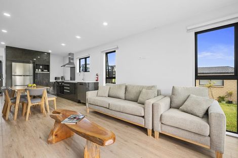 Photo of property in 16 Taupata Lane, Helensville, 0800