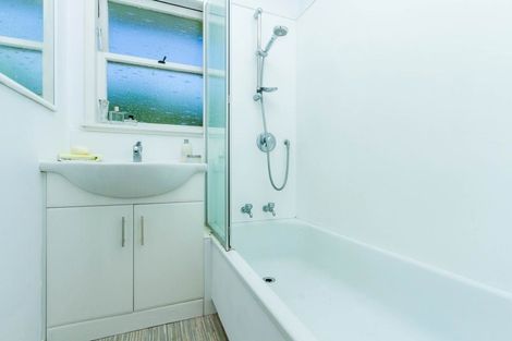 Photo of property in 2/765 Beach Road, Browns Bay, Auckland, 0630