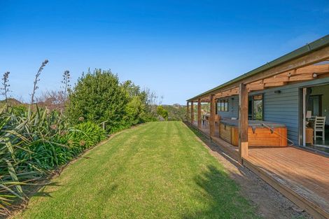 Photo of property in 499 Shelly Beach Road, South Head, Helensville, 0874