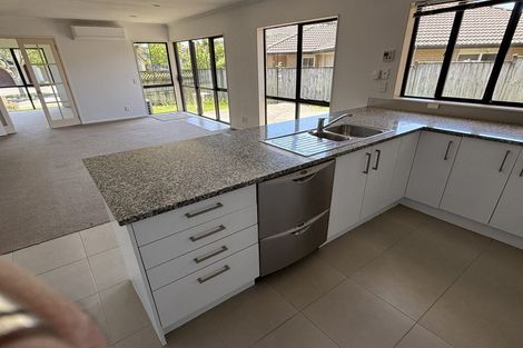 Photo of property in 10 Amapur Place, Flat Bush, Auckland, 2019