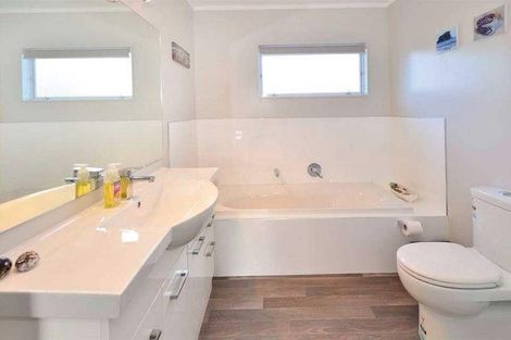 Photo of property in 64 Barbados Drive, Unsworth Heights, Auckland, 0632